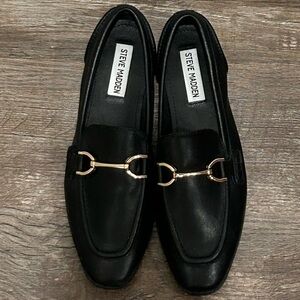 Women’s size 8 Carrine Loafer in excellent condition